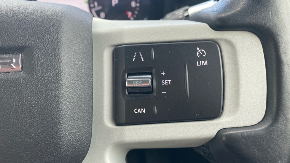 Land Rover Defender 2.0 P300 SE 110 5dr Auto Petrol Estate - Image 59