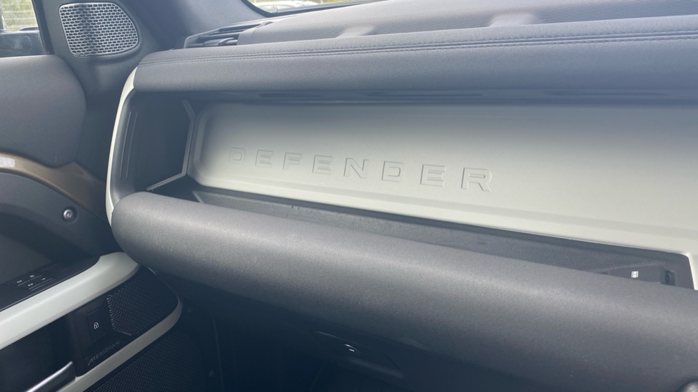 Land Rover Defender 2.0 P300 SE 110 5dr Auto Petrol Estate - Image 62