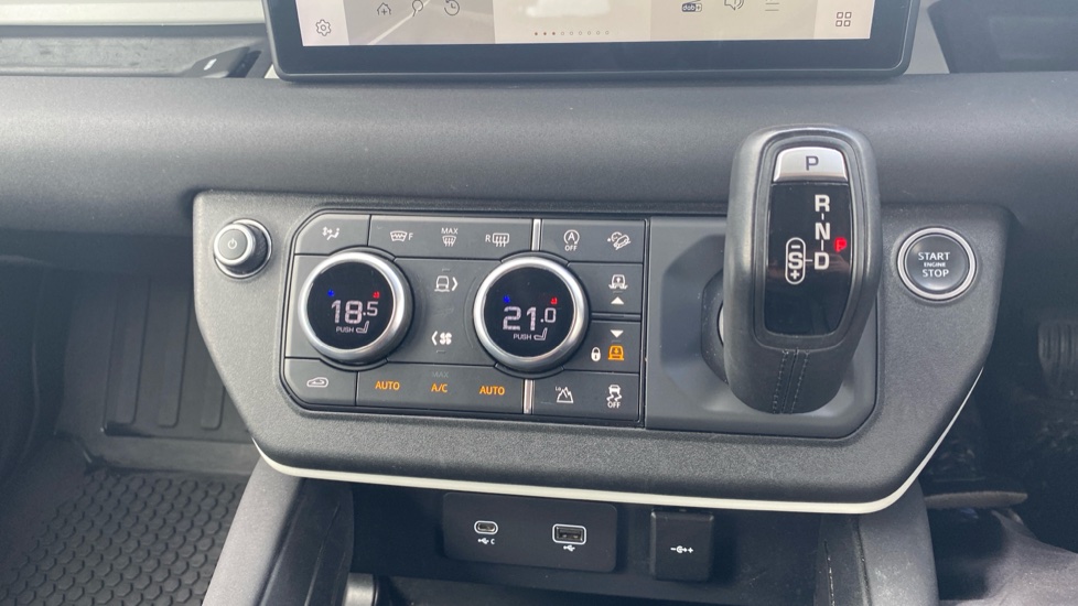 Land Rover Defender 2.0 P300 SE 110 5dr Auto Petrol Estate - Image 63