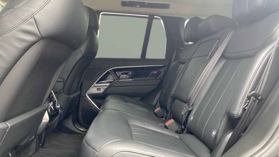 Land Rover Range Rover 4.4 P530 V8 Autobiography 4dr Auto Petrol Estate - Image 4