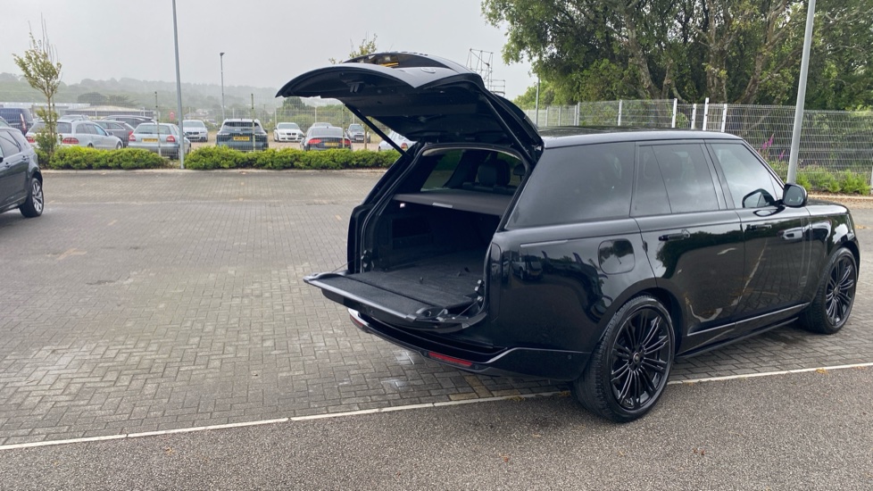 Land Rover Range Rover 4.4 P530 V8 Autobiography 4dr Auto Petrol Estate - Image 35