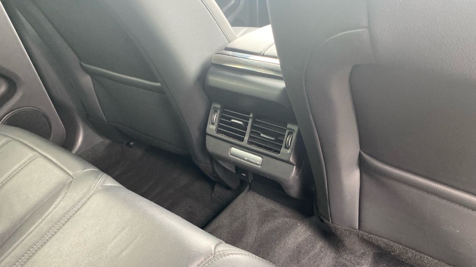 Land Rover Range Rover Evoque 1.5 P300e R-Dynamic SE 5dr Auto Hatchback - Image 18