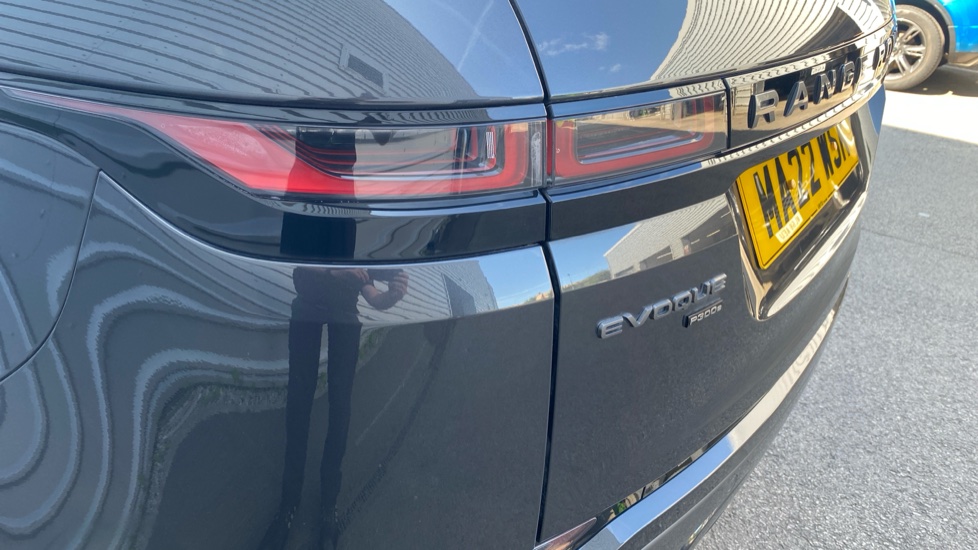 Land Rover Range Rover Evoque 1.5 P300e R-Dynamic SE 5dr Auto Hatchback - Image 19