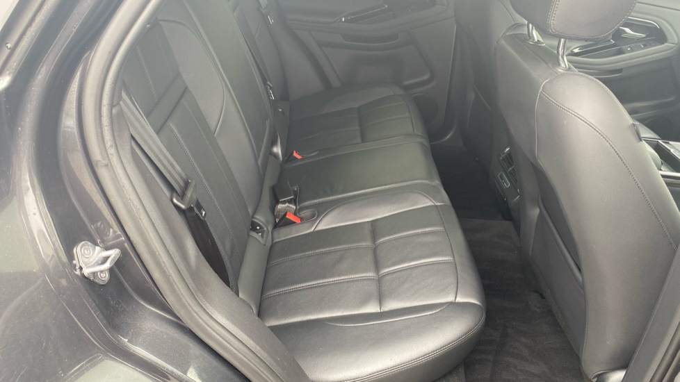 Land Rover Range Rover Evoque 1.5 P300e R-Dynamic SE 5dr Auto Hatchback - Image 40