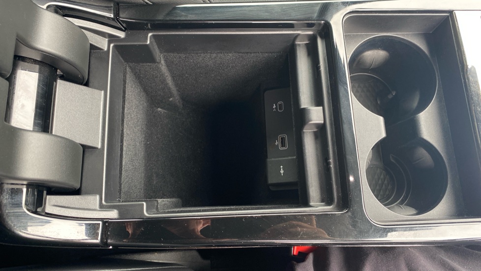 Land Rover Range Rover Evoque 1.5 P300e R-Dynamic SE 5dr Auto Hatchback - Image 57