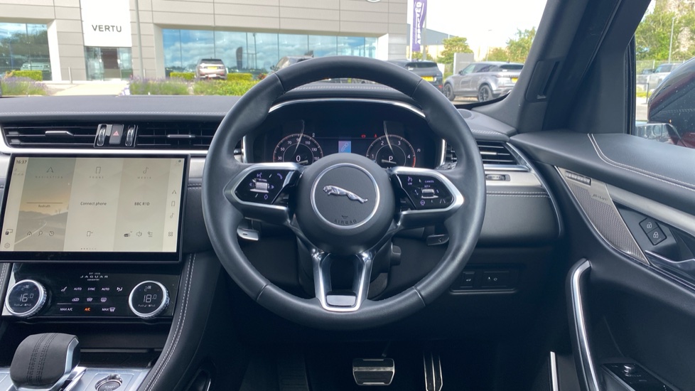 Jaguar F-Pace 2.0 D200 R-Dynamic SE Black 5dr Auto AWD Diesel Estate - Image 15