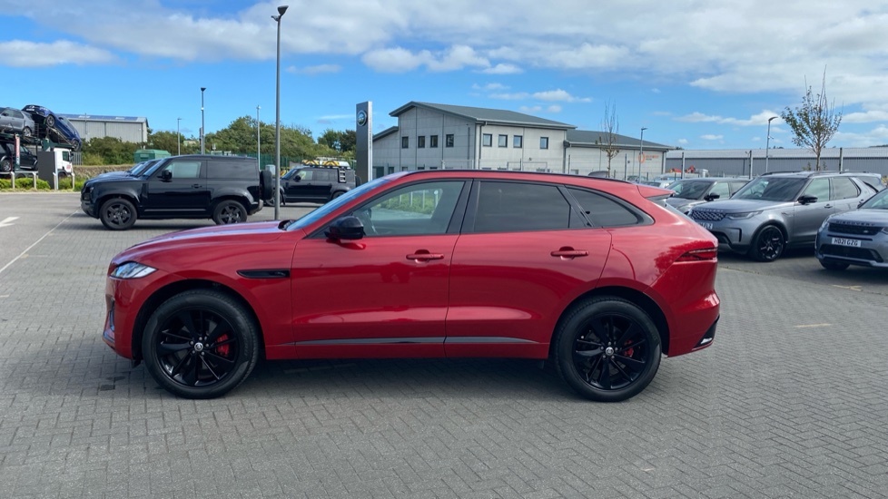 Jaguar F-Pace 2.0 D200 R-Dynamic SE Black 5dr Auto AWD Diesel Estate - Image 21