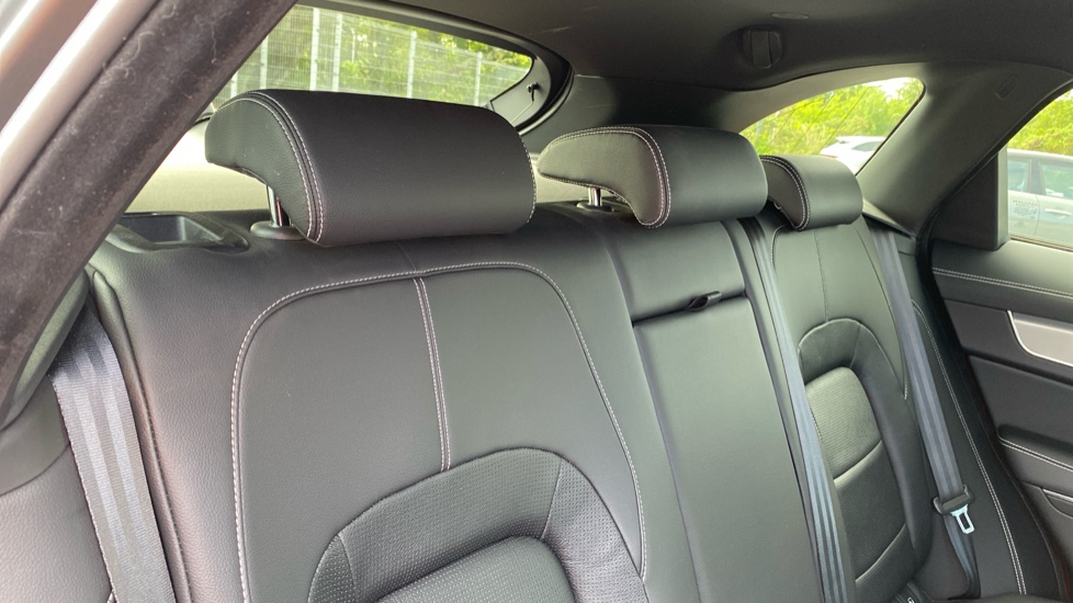 Jaguar F-Pace 2.0 D200 R-Dynamic SE Black 5dr Auto AWD Diesel Estate - Image 38