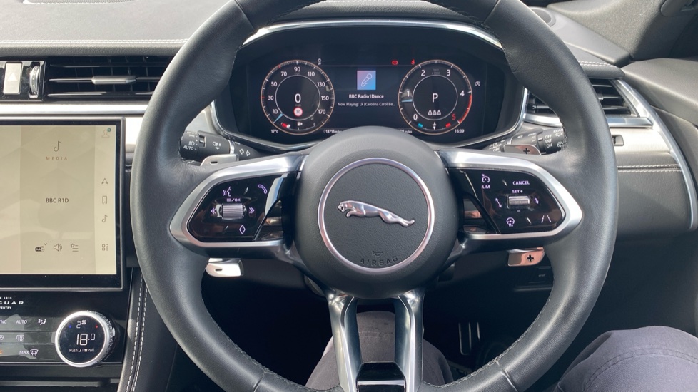 Jaguar F-Pace 2.0 D200 R-Dynamic SE Black 5dr Auto AWD Diesel Estate - Image 59