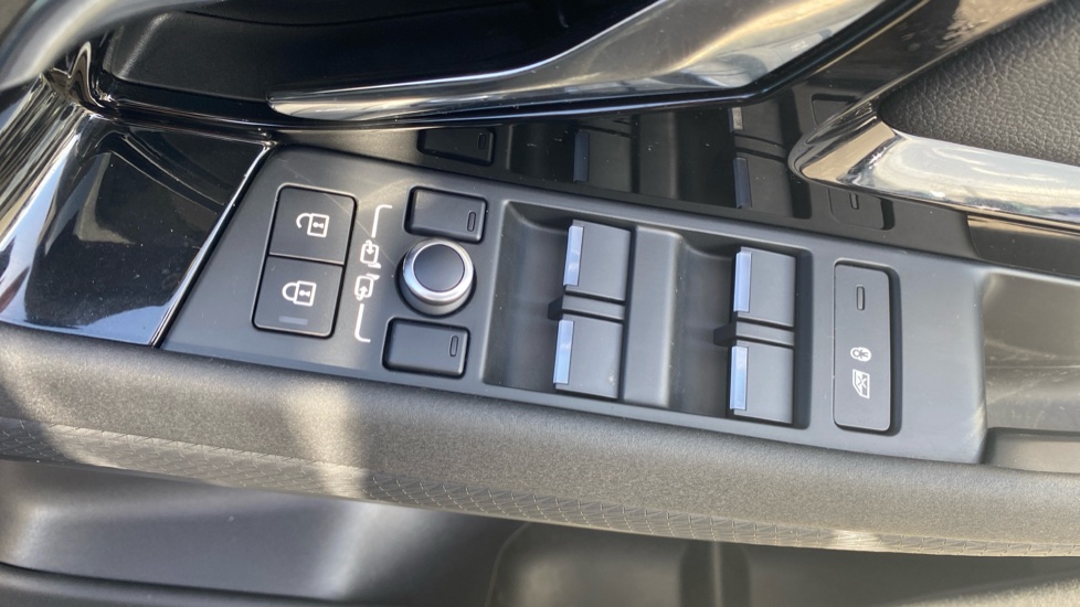 Land Rover Range Rover Evoque 1.5 P300e R-Dynamic S 5dr Auto Hatchback - Image 44