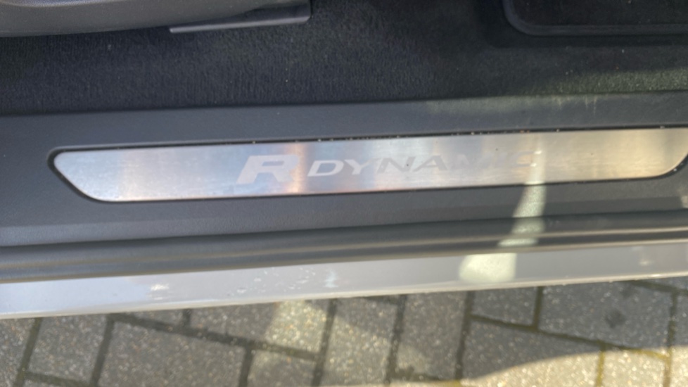 Land Rover Range Rover Evoque 1.5 P300e R-Dynamic S 5dr Auto Hatchback - Image 45