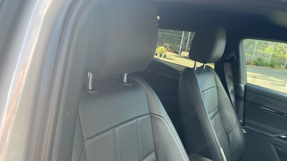 Land Rover Range Rover Evoque 1.5 P300e R-Dynamic S 5dr Auto Hatchback - Image 48