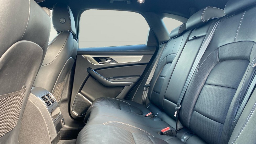 Jaguar F-Pace 2.0 D200 R-Dynamic S 5dr Auto AWD Diesel Estate - Image 4