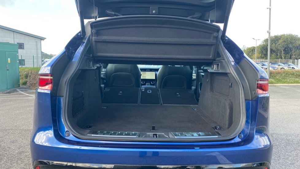 Jaguar F-Pace 2.0 D200 R-Dynamic S 5dr Auto AWD Diesel Estate - Image 10