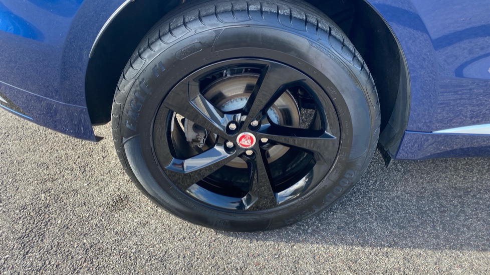 Jaguar F-Pace 2.0 D200 R-Dynamic S 5dr Auto AWD Diesel Estate - Image 23