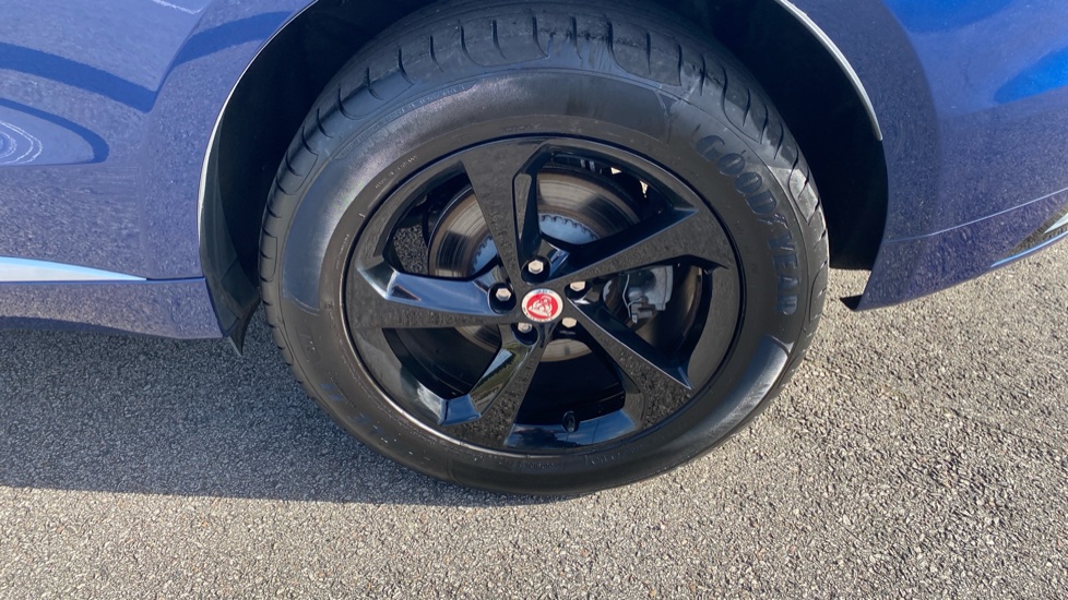 Jaguar F-Pace 2.0 D200 R-Dynamic S 5dr Auto AWD Diesel Estate - Image 33