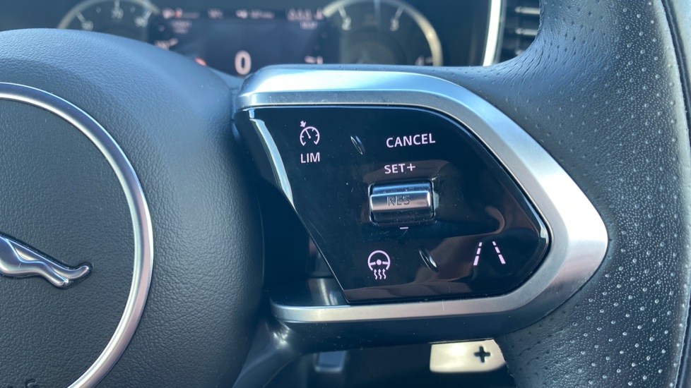 Jaguar F-Pace 2.0 D200 R-Dynamic S 5dr Auto AWD Diesel Estate - Image 52