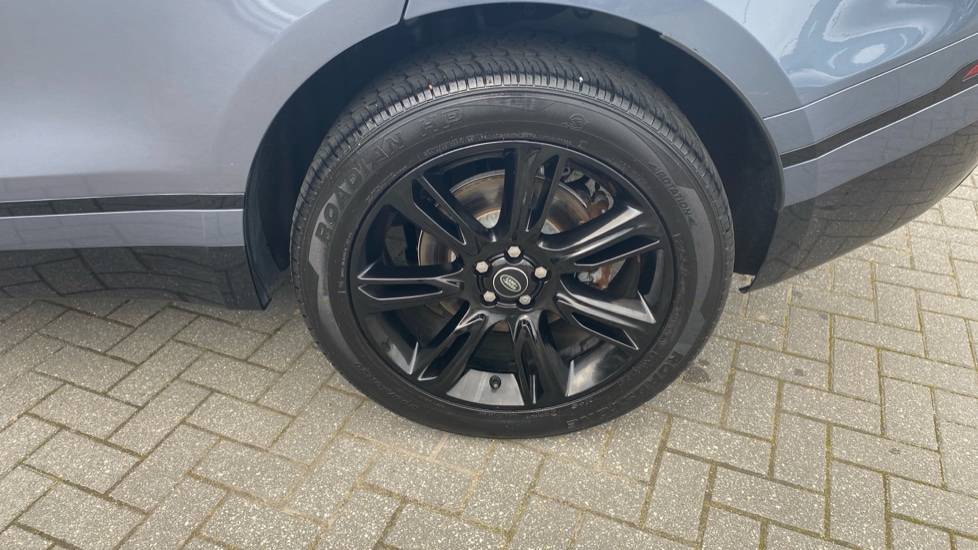 Land Rover Range Rover Velar 2.0 D200 Edition 5dr Auto Diesel Estate - Image 32