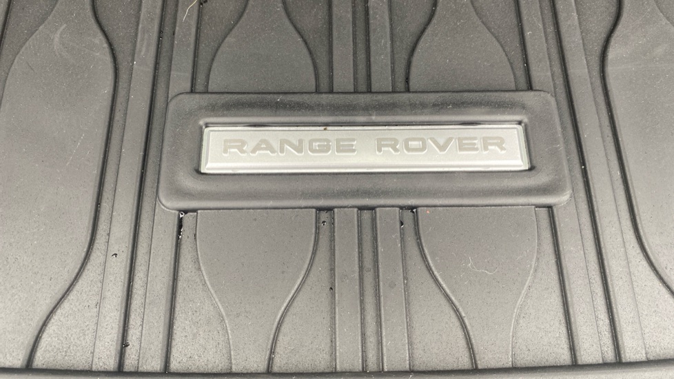 Land Rover Range Rover Velar 2.0 D200 Edition 5dr Auto Diesel Estate - Image 34