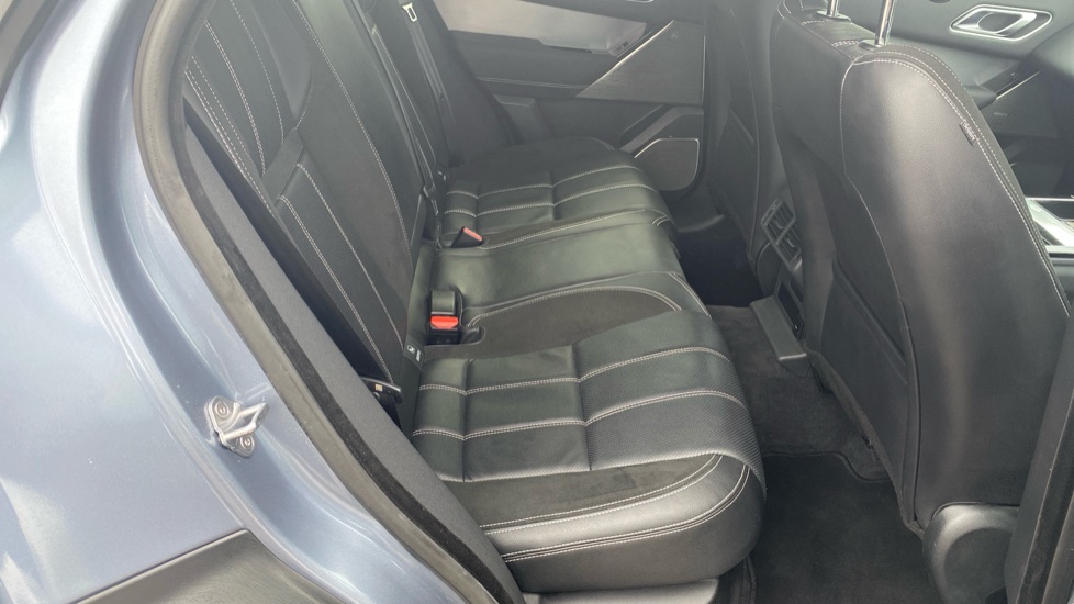 Land Rover Range Rover Velar 2.0 D200 Edition 5dr Auto Diesel Estate - Image 38