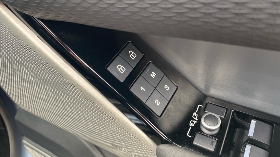 Land Rover Range Rover Velar 2.0 D200 Edition 5dr Auto Diesel Estate - Image 44