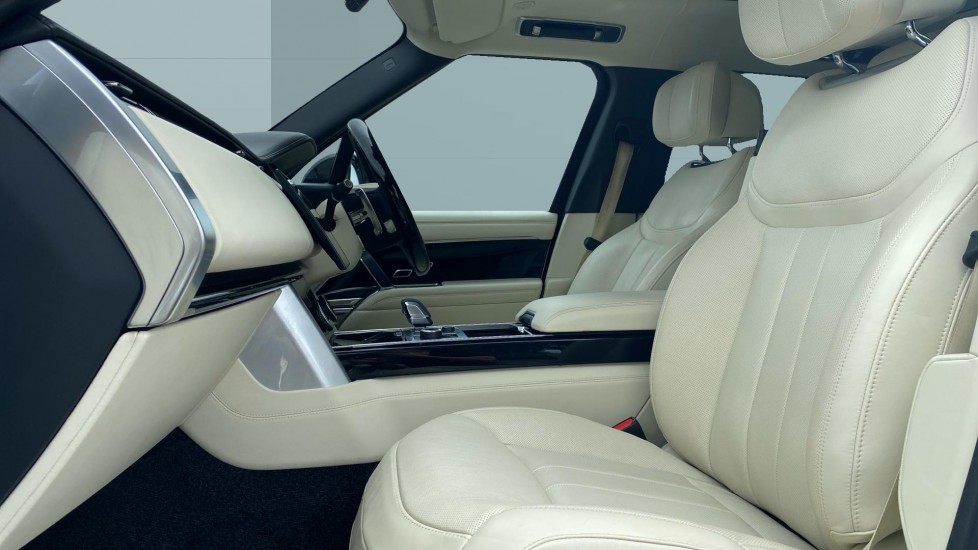 Land Rover Range Rover 4.4 P530 V8 Autobiography LWB 4dr Auto  [7 Seat] Petrol Estate - Image 3