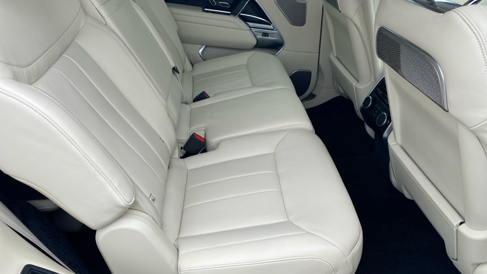 Land Rover Range Rover 4.4 P530 V8 Autobiography LWB 4dr Auto  [7 Seat] Petrol Estate - Image 38