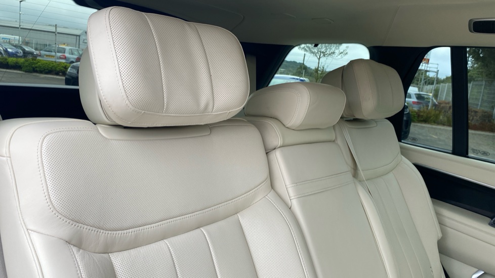 Land Rover Range Rover 4.4 P530 V8 Autobiography LWB 4dr Auto  [7 Seat] Petrol Estate - Image 39