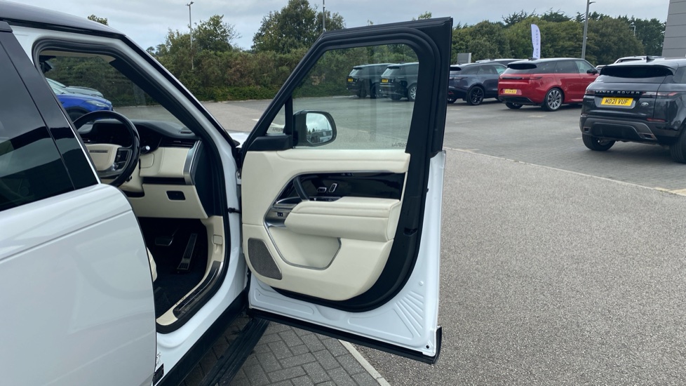 Land Rover Range Rover 4.4 P530 V8 Autobiography LWB 4dr Auto  [7 Seat] Petrol Estate - Image 42