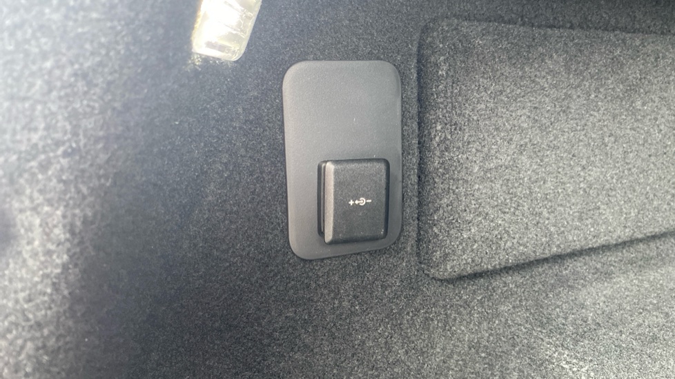 Land Rover Range Rover Evoque 2.0 D200 Edition 5dr Auto Diesel Hatchback - Image 37