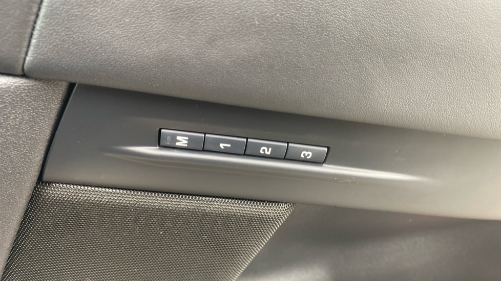 Land Rover Range Rover Evoque 2.0 P250 Dynamic HSE 5dr Auto Petrol Hatchback - Image 45