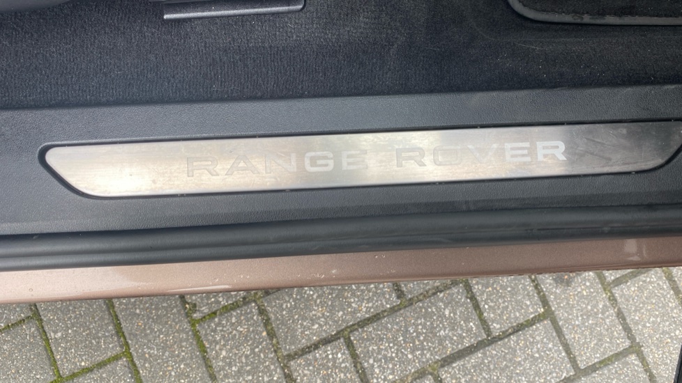 Land Rover Range Rover Evoque 2.0 P250 Dynamic HSE 5dr Auto Petrol Hatchback - Image 46