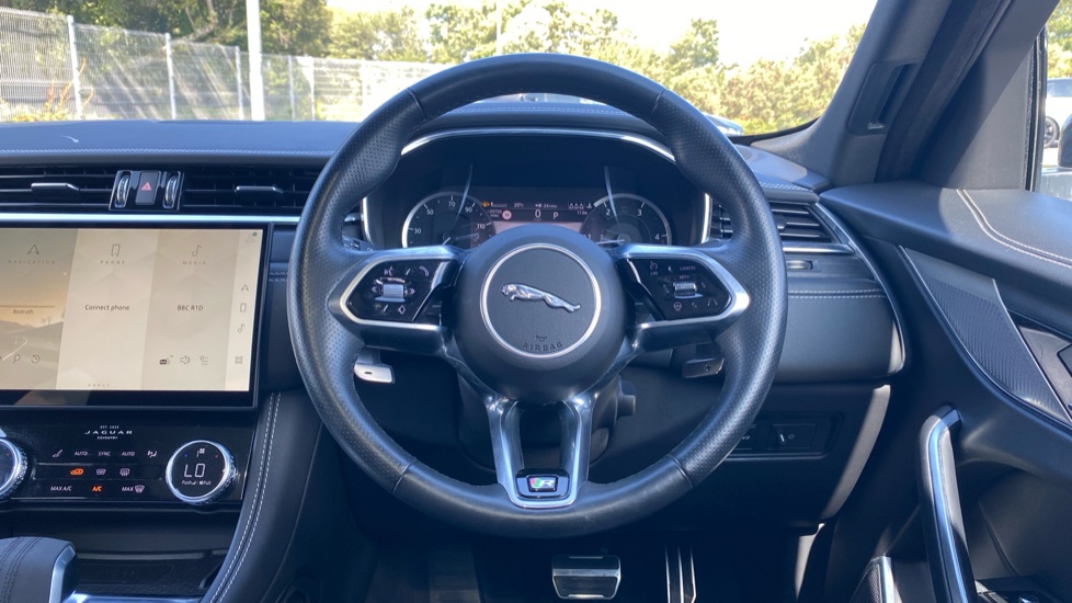 Jaguar F-Pace 2.0 D200 R-Dynamic Black 5dr Auto AWD Diesel Estate - Image 15