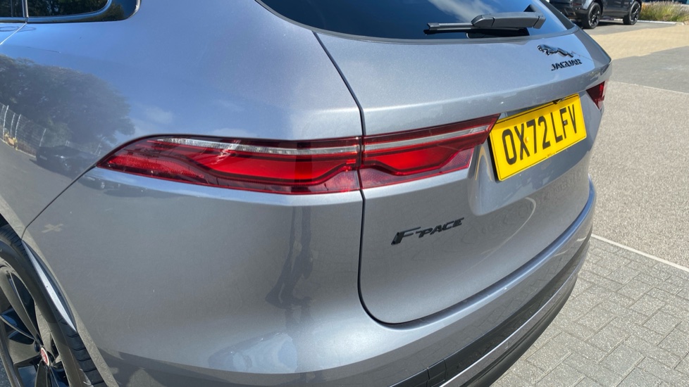Jaguar F-Pace 2.0 D200 R-Dynamic Black 5dr Auto AWD Diesel Estate - Image 19