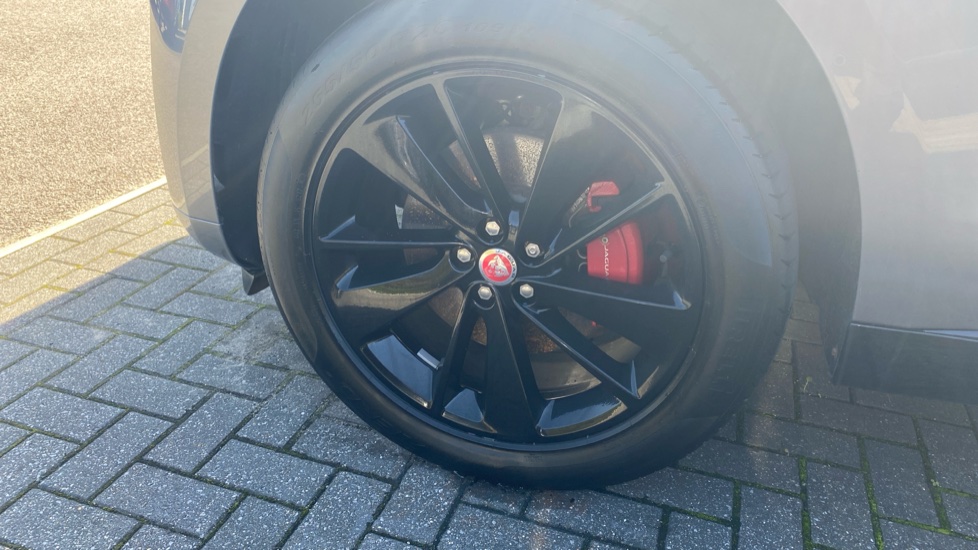 Jaguar F-Pace 2.0 D200 R-Dynamic Black 5dr Auto AWD Diesel Estate - Image 28
