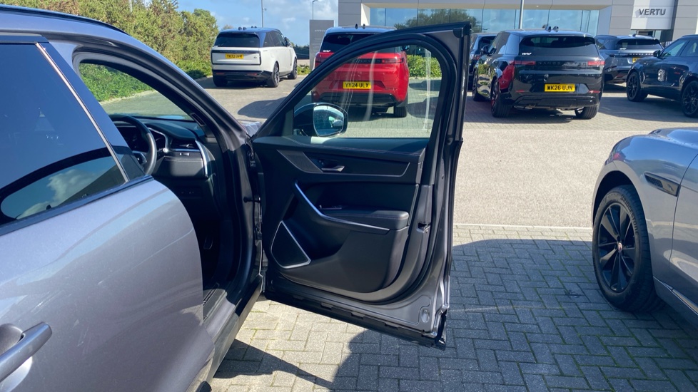 Jaguar F-Pace 2.0 D200 R-Dynamic Black 5dr Auto AWD Diesel Estate - Image 37