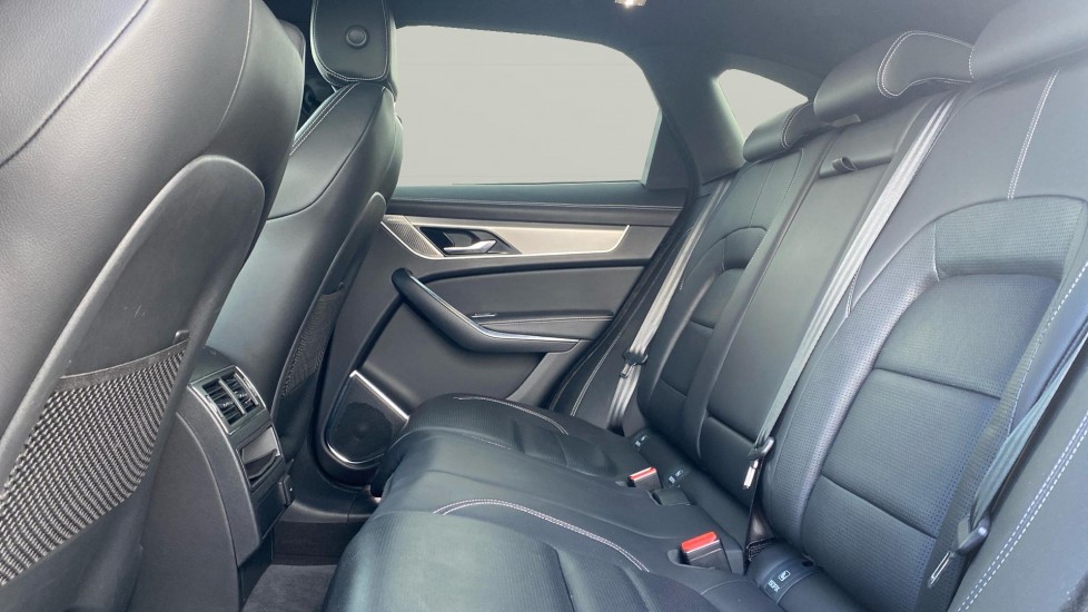 Jaguar F-Pace 2.0 D200 R-Dynamic SE Black 5dr Auto AWD Diesel Estate - Image 4