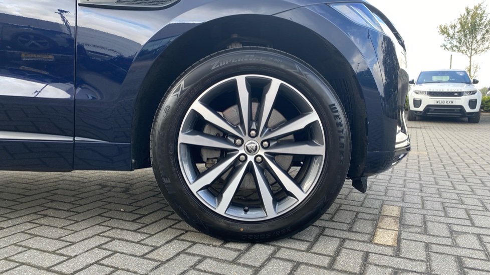 Jaguar F-Pace 2.0 D200 R-Dynamic SE Black 5dr Auto AWD Diesel Estate - Image 8