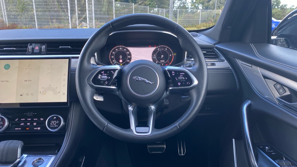 Jaguar F-Pace 2.0 D200 R-Dynamic SE Black 5dr Auto AWD Diesel Estate - Image 15