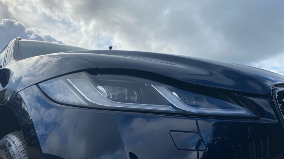 Jaguar F-Pace 2.0 D200 R-Dynamic SE Black 5dr Auto AWD Diesel Estate - Image 17