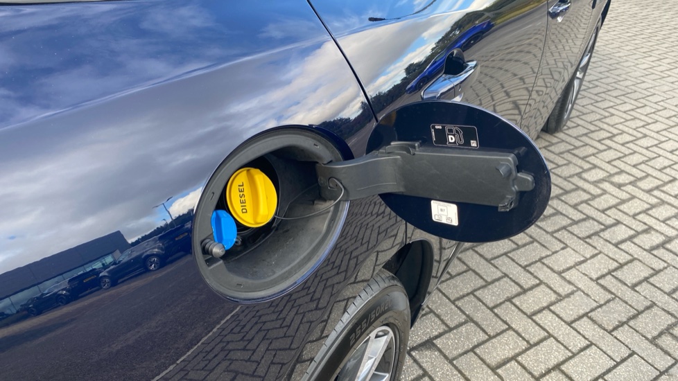 Jaguar F-Pace 2.0 D200 R-Dynamic SE Black 5dr Auto AWD Diesel Estate - Image 24
