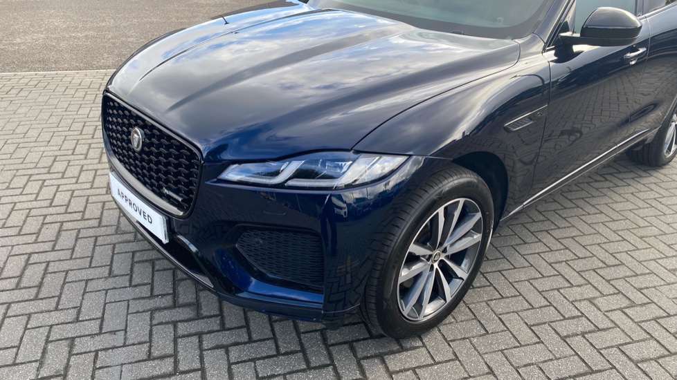 Jaguar F-Pace 2.0 D200 R-Dynamic SE Black 5dr Auto AWD Diesel Estate - Image 30
