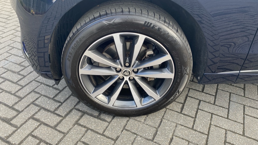 Jaguar F-Pace 2.0 D200 R-Dynamic SE Black 5dr Auto AWD Diesel Estate - Image 31