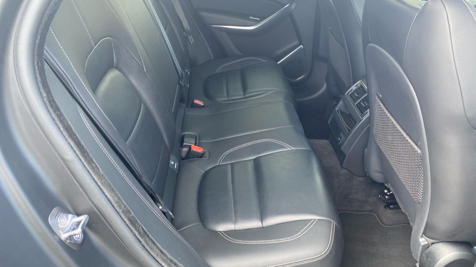Jaguar F-Pace 2.0 D200 R-Dynamic SE Black 5dr Auto AWD Diesel Estate - Image 36