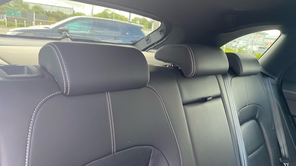 Jaguar F-Pace 2.0 D200 R-Dynamic SE Black 5dr Auto AWD Diesel Estate - Image 37