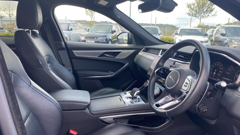 Jaguar F-Pace 2.0 D200 R-Dynamic SE Black 5dr Auto AWD Diesel Estate - Image 45