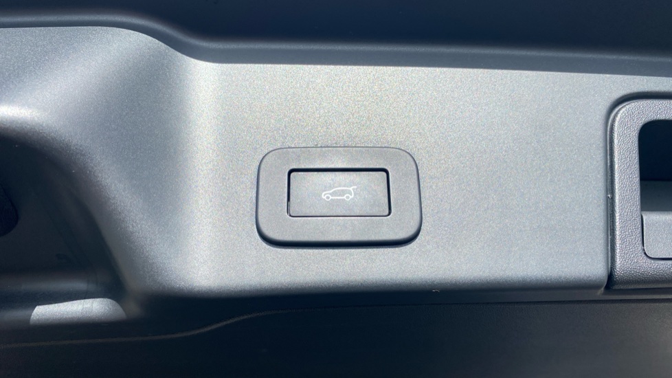 Land Rover Range Rover Evoque 2.0 D200 R-Dynamic SE 5dr Auto Diesel Hatchback - Image 33