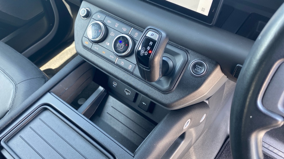 Land Rover Defender 2.0 P300 X-Dynamic HSE 90 3dr Auto Petrol Estate - Image 13