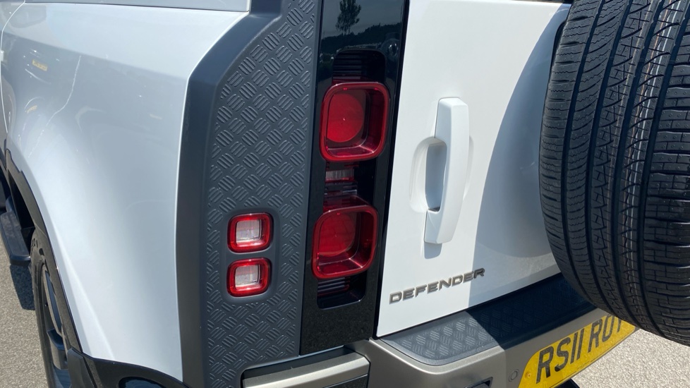 Land Rover Defender 2.0 P300 X-Dynamic HSE 90 3dr Auto Petrol Estate - Image 19