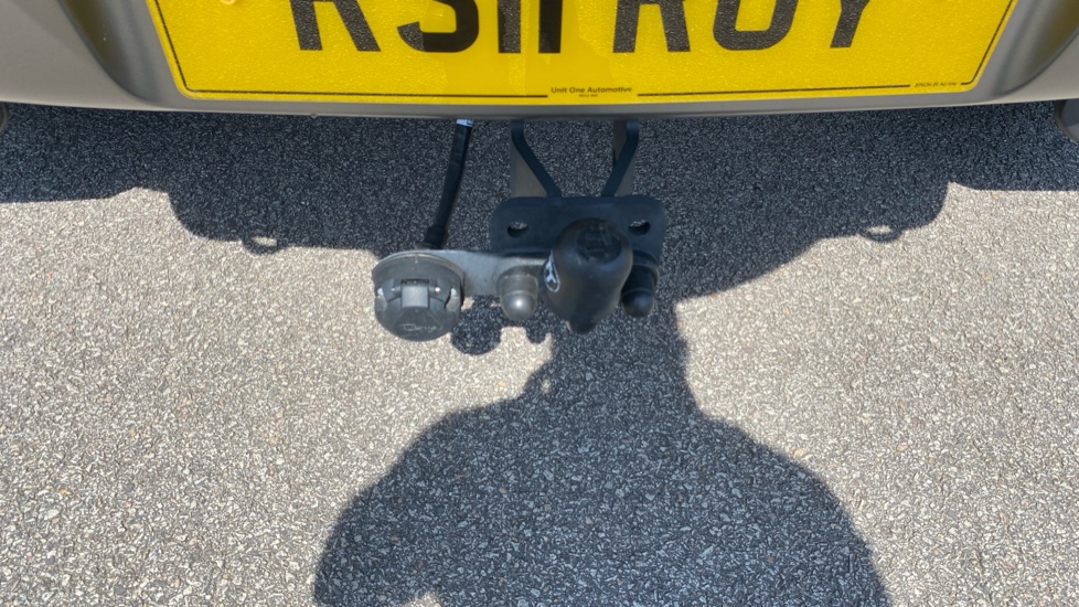 Land Rover Defender 2.0 P300 X-Dynamic HSE 90 3dr Auto Petrol Estate - Image 39